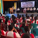 ডিব্ৰুগড় বিশ্ববিদ্যালয়ৰ শিক্ষক আৰু বিষয়া সন্থাৰ বানপীড়িত শিক্ষাৰ্থীৰ কাষত